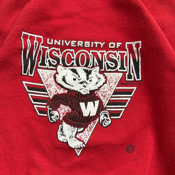 Vintage Kids University of Wisconsin red crewneck sweatshirt size medium 10/12 - Picture 2 of 8